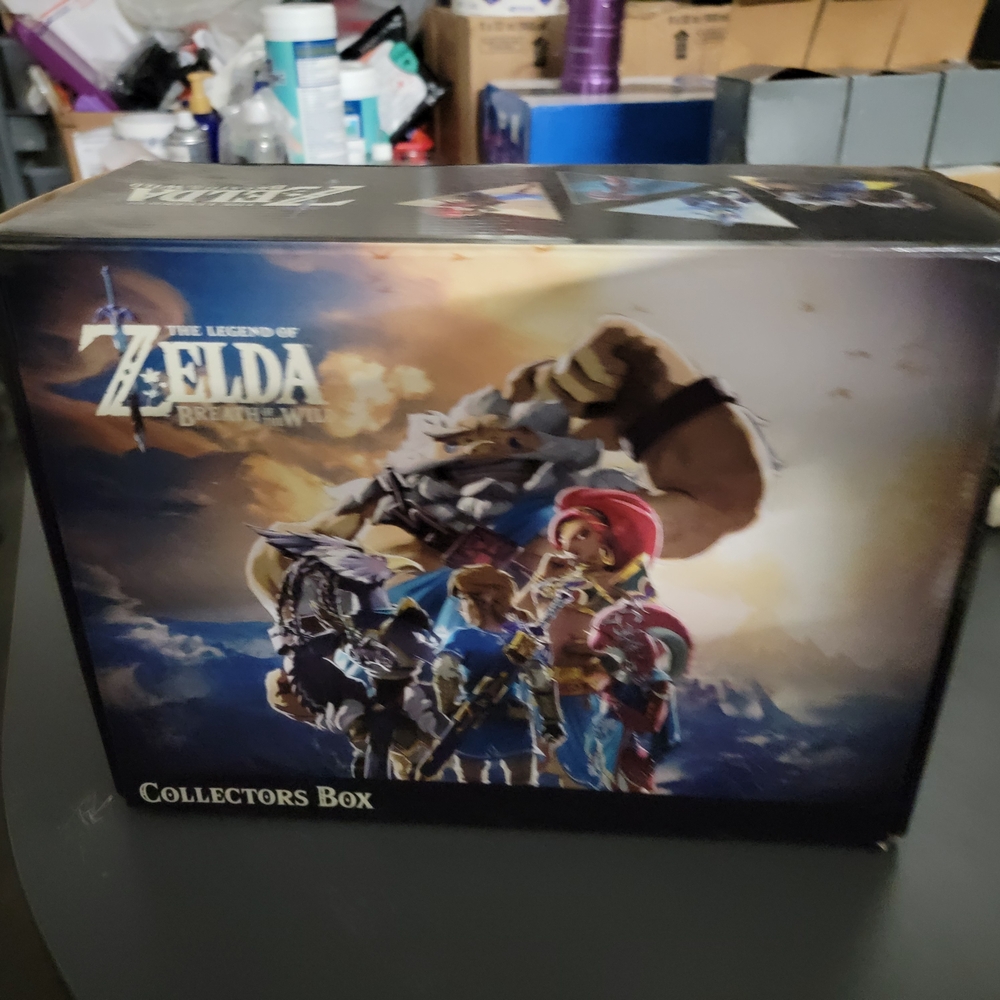 The Legend of Zelda Breath of the Wild Bag With Original Box And Extras